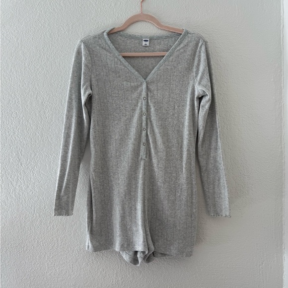 Old Navy Cozy Pointelle-Knit Romper Light Grey  V-neck Snap Buttons Size Small - Picture 3 of 11